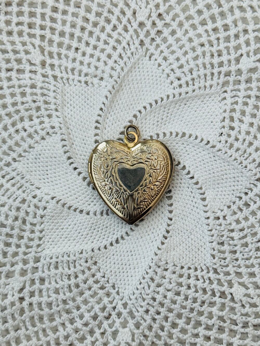 VTG 80s Gold Heart Locket Pendant 1” Vintage  Gold Tone 1980s